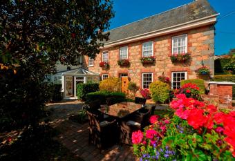 La Barbarie Hotel has Balcony rooms