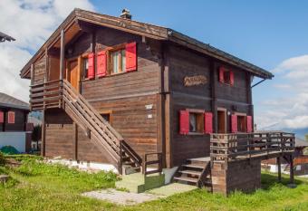 Chalet Alph  tte has Balcony rooms