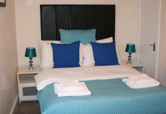 ABBEY HOLIDAY ACCOMMODATiON allows 18 year olds to book a room