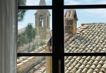 Hotel Palazzo Piccolomini has rooms with a private hot tub