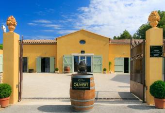 Domaine de L Olibaou has Balcony rooms