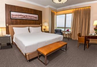 Alvear Icon Hotel has rooms with a private hot tub