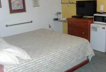 Paintbrush Inn allows 18 year olds to book a room