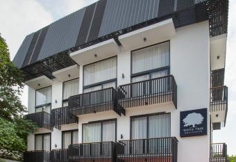 White Tree Residence has Balcony rooms
