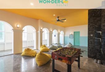 Wonderloft Hostel has Balcony rooms