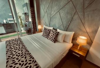 8 Plus Motels has Balcony rooms