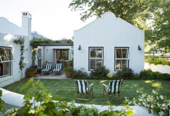 Vredenhof Farm Cottage allows 18 year olds to book a room