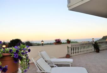 Il Belvedere vicino Taormina has Balcony rooms