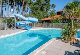 Laouchet Le Hameau des Grands Lacs allows 18 year olds to book a room