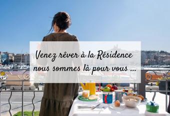 La Residence Du Vieux Port has Balcony rooms