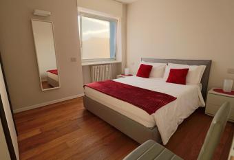 Aparthotel Isola allows 18 year olds to book a room