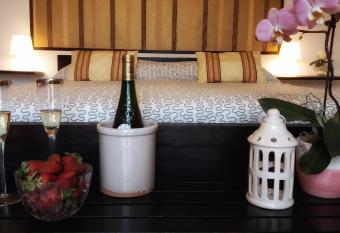 Colazione dei Canottieri has Balcony rooms