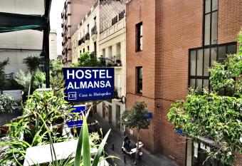 Casa de Hu  spedes Almansa allows 18 year olds to book a room