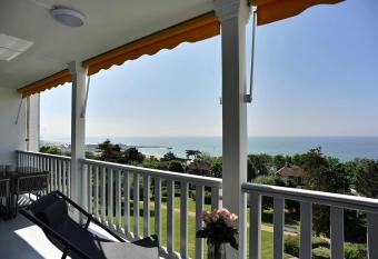 Les Terrasses du parc Cordier has Balcony rooms