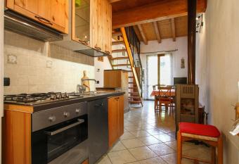 2 bedrooms appartement with furnished balcony at Riolunato 4 km away from the slopes has Balcony rooms
