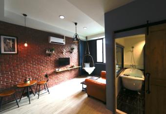 Adagio Bangkok has rooms with a private hot tub