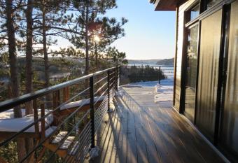 Gote du Haut des Arbres has Balcony rooms