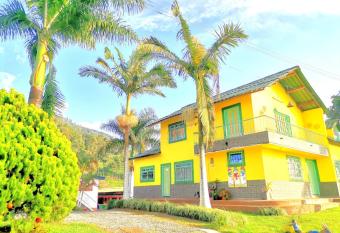 Finca turistica Santa Clara allows 18 year olds to book a room