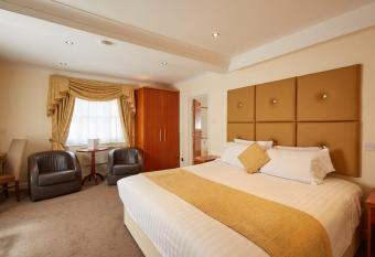 Lismoyne Hotel has rooms with a private hot tub