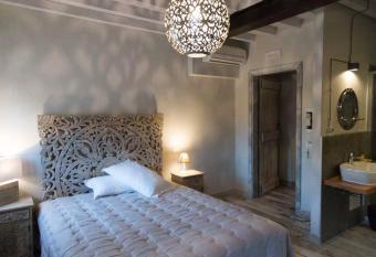 ROSSOdiVino allows 18 year olds to book a room