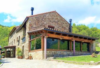 Can Gaspar   HotelRural&Restaurant allows 18 year olds to book a room