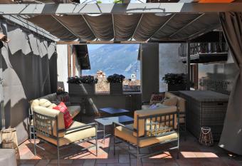 Bella Vacanza Limone allows 18 year olds to book a room