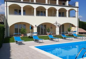 Villa Benvenuto has Balcony rooms