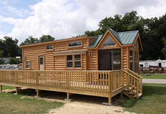 Blackhawk Rv Campground Loft Cabin 11 has Balcony rooms