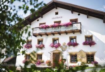Pension der Steinbock - das 300 Jahre alte Bauernhaus - TIROL has Balcony rooms