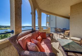 Texas on the Lake has Balcony rooms