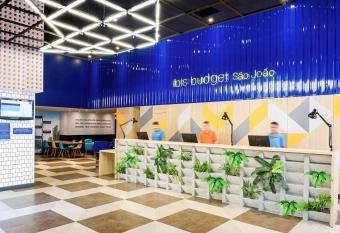 ibis budget SP Centro Sao Joao allows 18 year olds to book a room