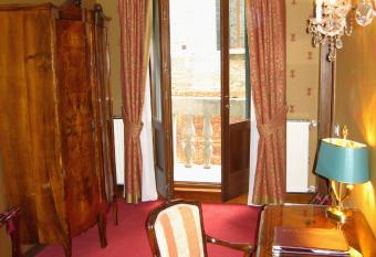 C   Bollani has rooms with a private hot tub