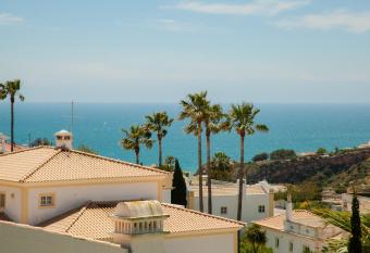 Ocean view Apartment with sunbathing Terrace, 2 Swimming pools & Tennis court allows 18 year olds to book a room