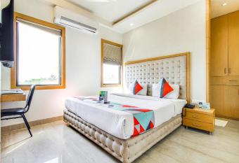 FabHotel Naman Palace allows 18 year olds to book a room