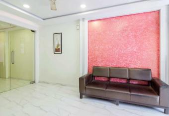 OYO Hotel Blue Sea Near Chhatrapati Shivaji International Airport allows 18 year olds to book a room