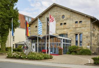 H4 Hotel Residenzschloss Bayreuth allows 18 year olds to book a room