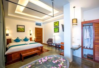 The Tito Suite Residence has Balcony rooms