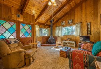 Bear's Den has Balcony rooms