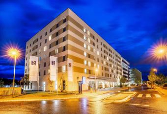 Styles Hotel Frankfurt Airport allows 18 year olds to book a room