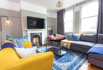 The River Cam Place - Enchanting 6BDR Home next to River Cam has Balcony rooms