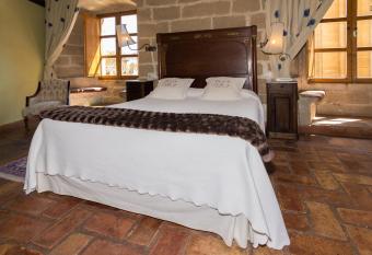 Hospeder  a Se  or  o de Casalarreina has rooms with a private hot tub