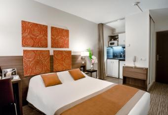 Kyriad Chamb  ry Centre - H  tel et R  sidence allows 18 year olds to book a room