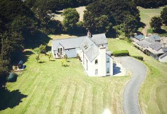 Bryn Goleu Bed & Breakfast allows 18 year olds to book a room