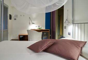 San Rocco Hotel has rooms with a private hot tub