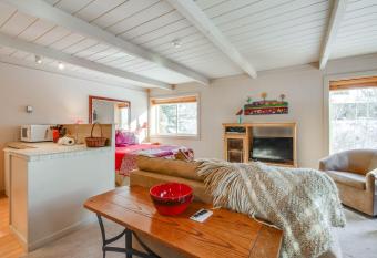 Atelier 1080 has Balcony rooms