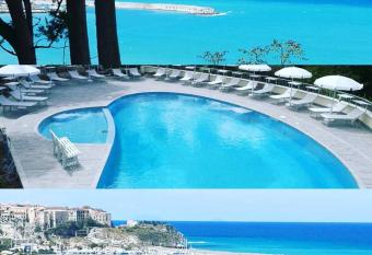 Borgo degli Dei - Affittacamere Poseidone has Balcony rooms