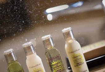 DoubleTree By Hilton Xiamen-Haicang allows 18 year olds to book a room