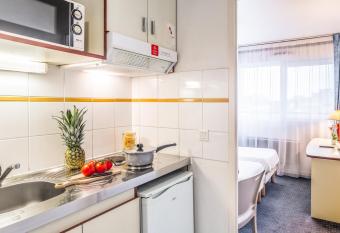 Zenitude H  tel-R  sidences Le Havre allows 18 year olds to book a room