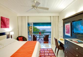 Crystal Cove by Elegant Hotels - All-Inclusive has Balcony rooms