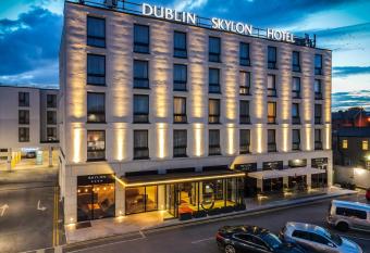 Dublin Skylon Hotel allows 18 year olds to book a room